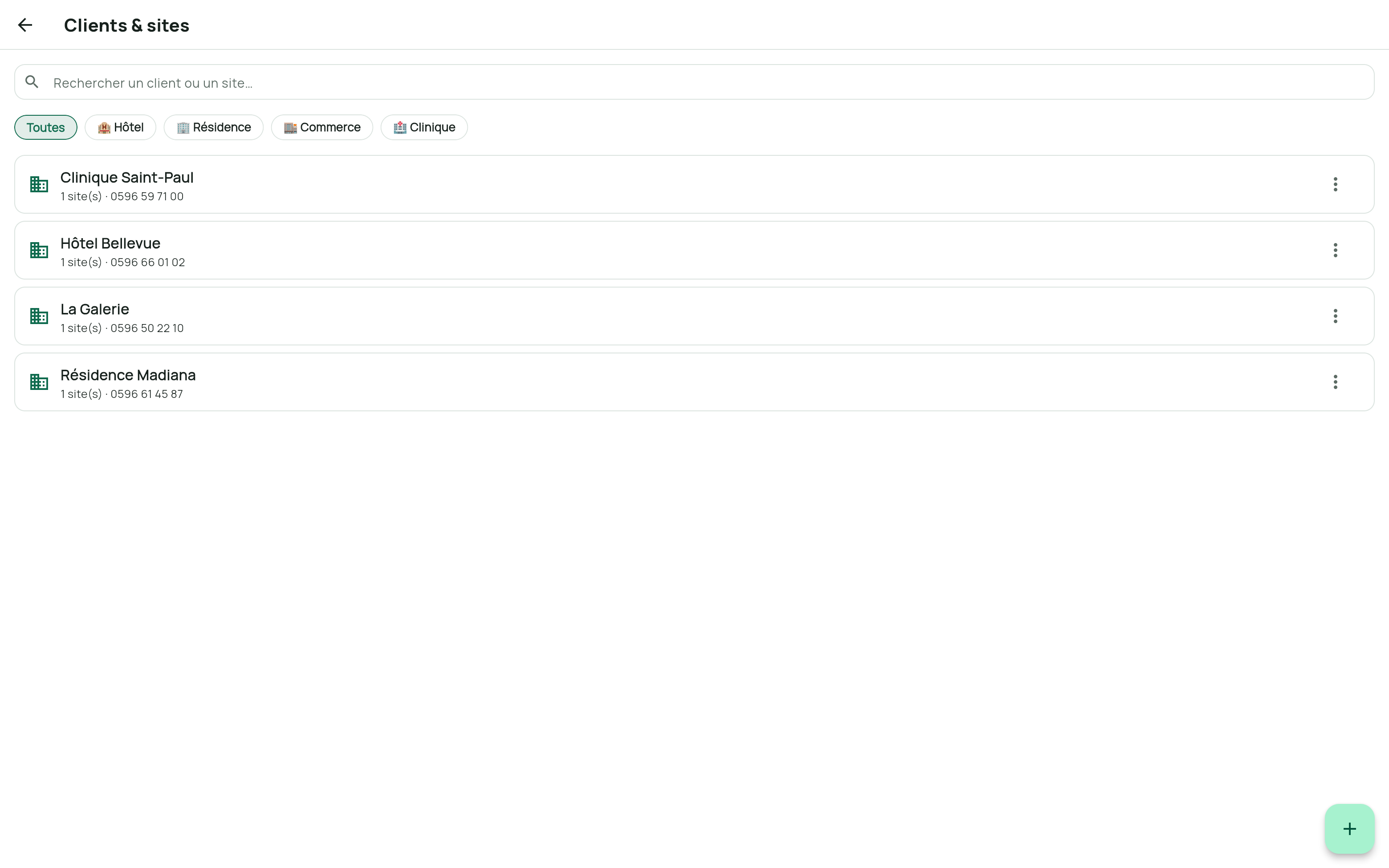 Écran Clients & sites avec la liste des clients et le filtre par catégorie