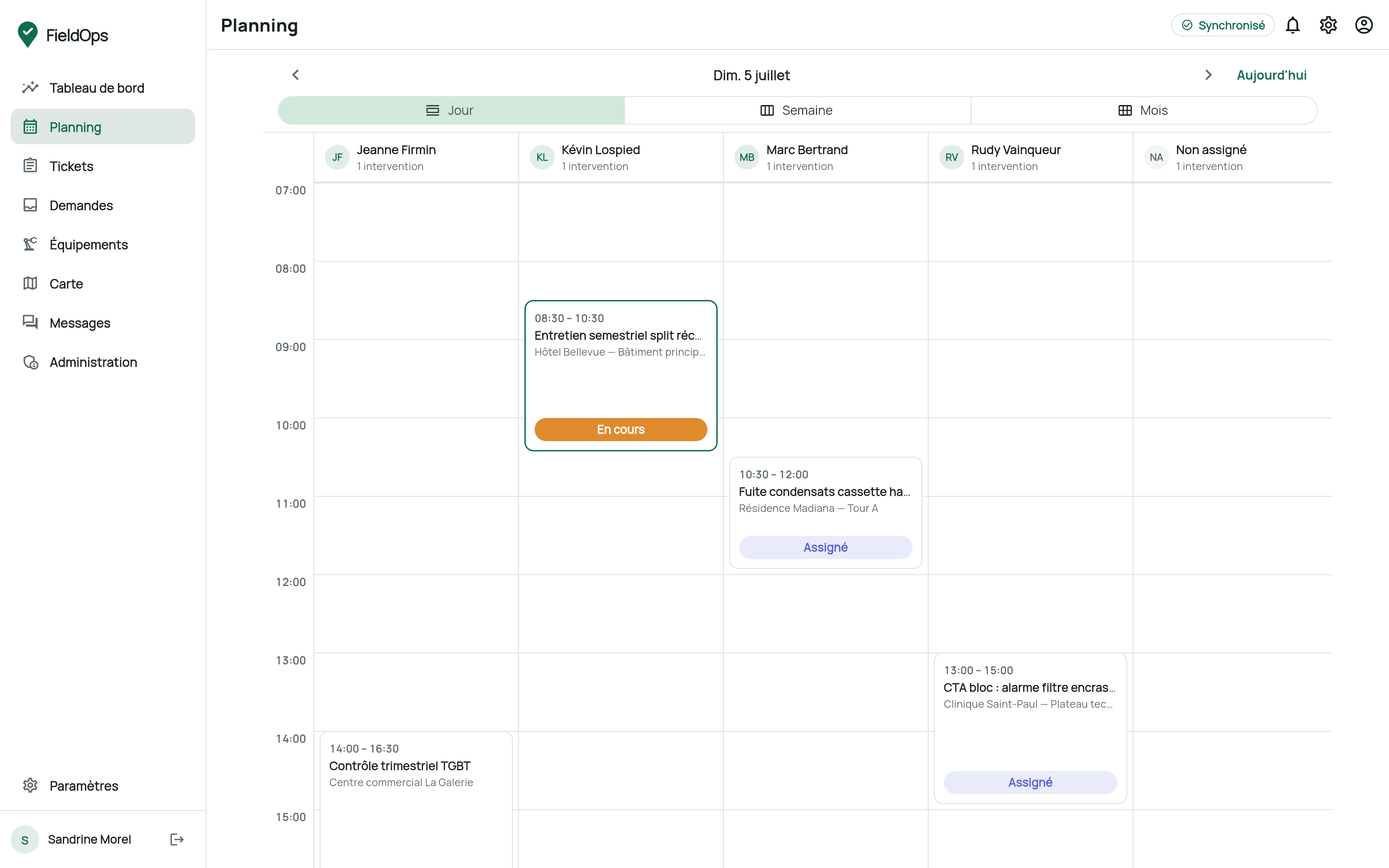 Planning FieldOps en vue jour avec une colonne par technicien